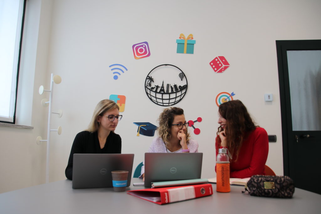 Intervista al team estero, responsabile dell’organizzazione delle promozioni internazionali di Promosfera